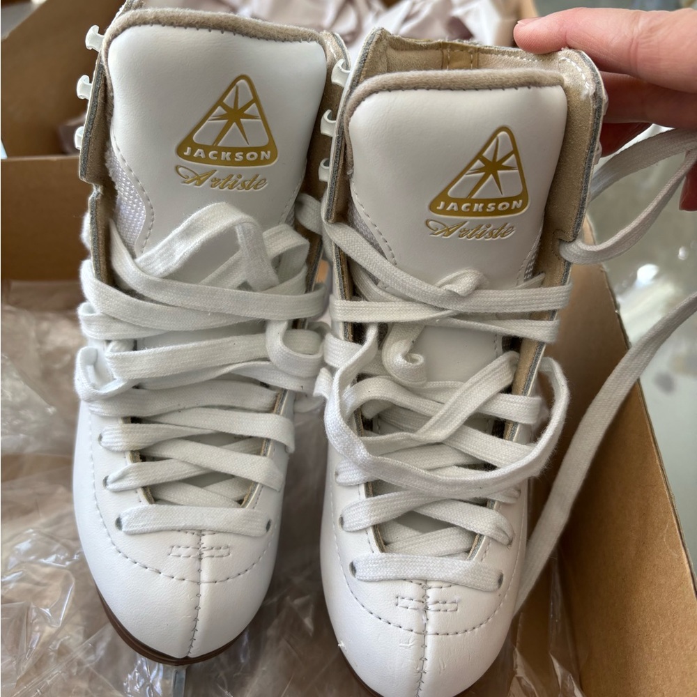 Jackson Artist figure skates size 11.5 youth used